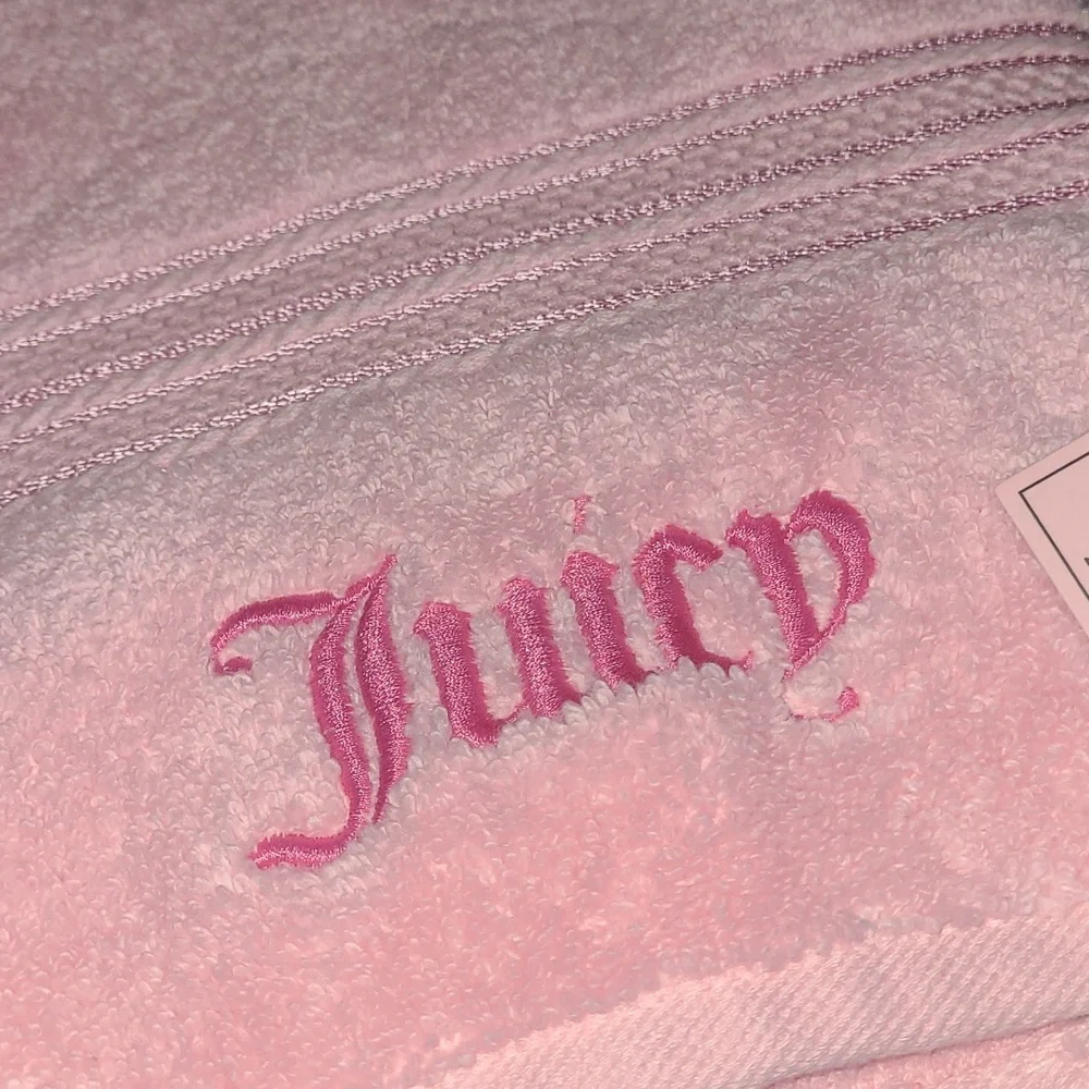Juicy Couture Pink Bath Towel Set